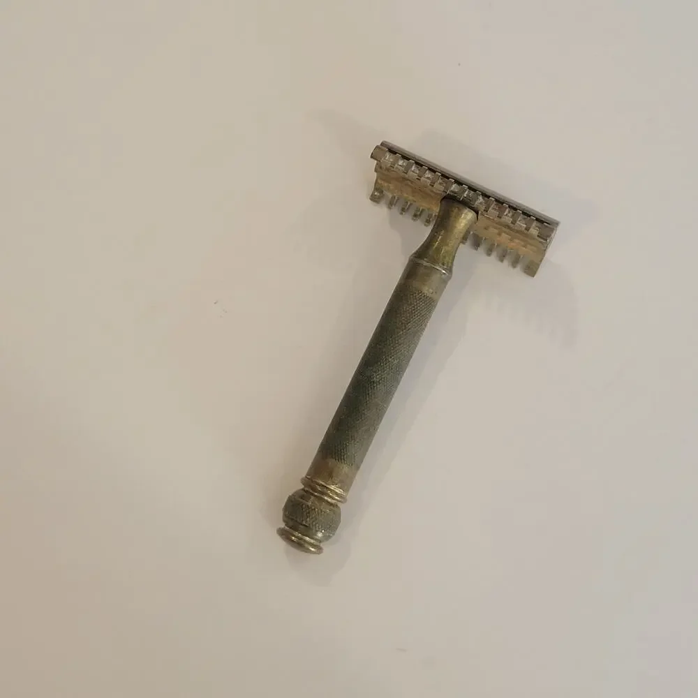 Antique Gillette Safety Razor gold tone  Made in USA pat date jan 13, 1920